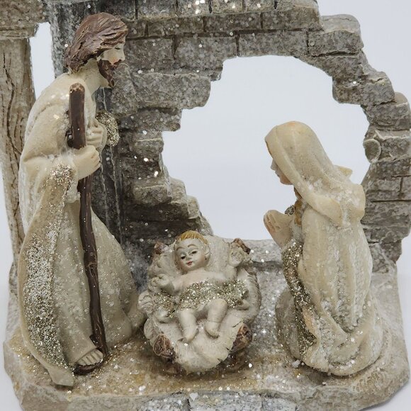 Nativity Scene Figurine With Holy Family And Stable Glitter Accents 7in Tall - Picture 4 of 11